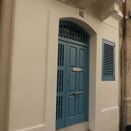 Zekka Apartment